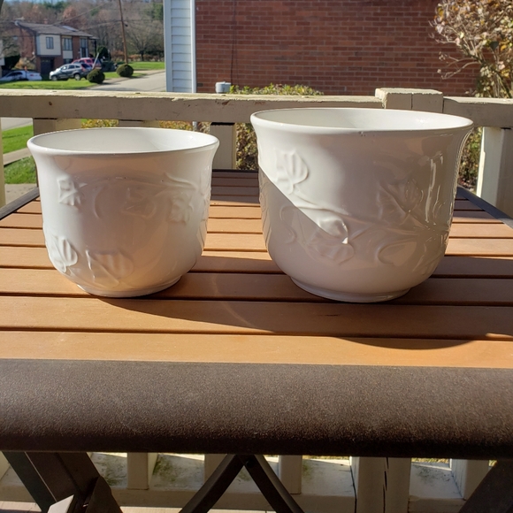 2 planters - Picture 1 of 11